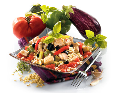 Holen Sie die Mittagssonne an Ihren Tisch! Tomaten, grüne Paprika, Zucchini und frittierte Auberginen verschmelzen zu einer Komposition aus buntem Gemüse. Geniessen Sie die Provence!